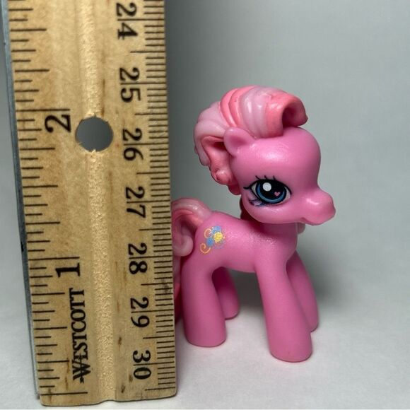 My Little Pony 2006 Ponyville Pinkie Pie Hasbro Figure MLP - Picture 2 of 7